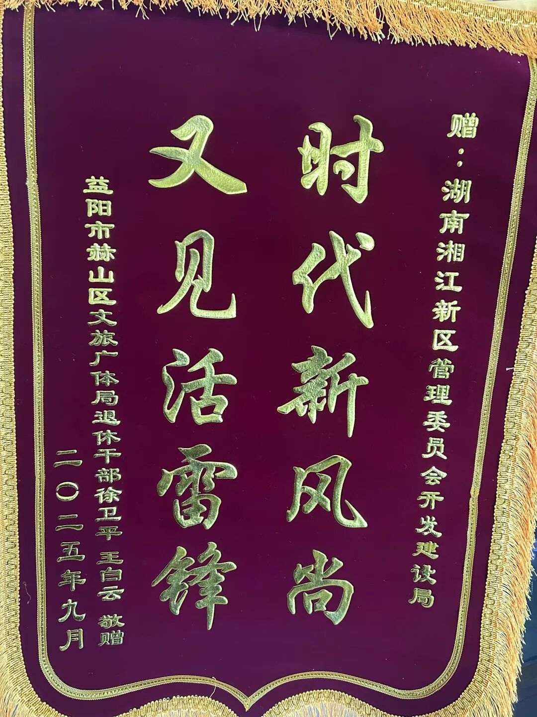 DƬ